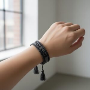 WhatsApp Image 2026-03-31 at 15.29.34 Bracelet Tissus "Fake Love"