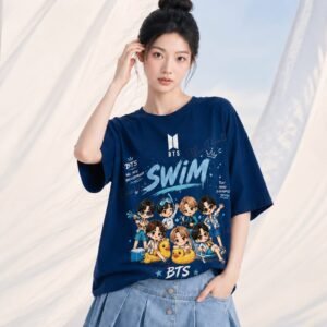 IMG-20260528-WA0030 T-Shirt BTS "Swim Chibi version Clip Piscine